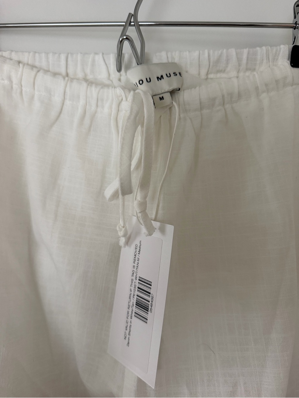 High-Waist White Cotton Linen Blend Shorts with Ruffle Hem - Picture 2 of 4